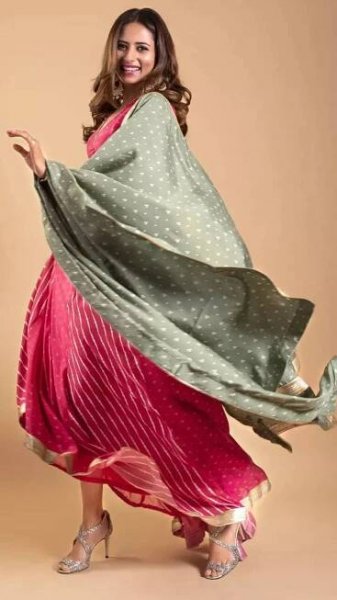 Sargun Mehta steals the show in ethnic dresses