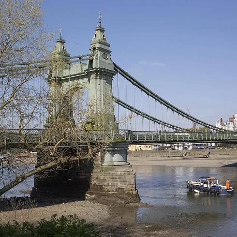 Hammersmith Bridge closed to pedestrians and cyclists after 'cracks worsen following heatwave'