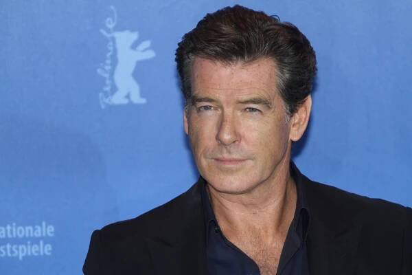 Fešák Pierce Brosnan sdílel poctu své manželce k výročí. Podívejte se na dojemnou fotku, jak spolu dvojice stárne