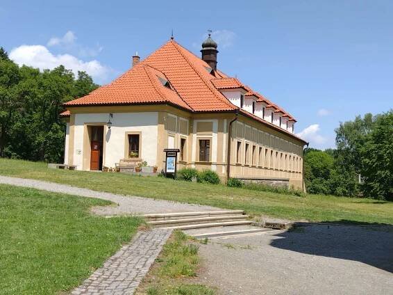 Barokní areál Skalka - Mníšek pod Brdy - Sakrální architektura - Monumentální - kostely, kláštery - Středočeský kraj - Mníšek
