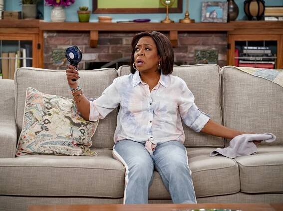 Sousedství - Welcome to the Jump - Z filmu - Tichina Arnold