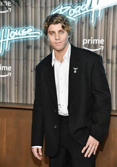 Lukas Gage na premiére projektu Road House.