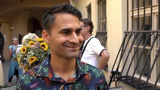 Radek Banga obsadil do klipu nádhernou dceru Báry Munzarové a Jiřího Dvořáka. Hvězd tam má víc, než sám čekal