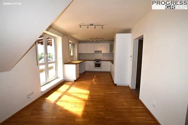 Pronájem bytu atypické 136 m² (Podkrovní), Brandejsovo náměstí, Praha 6 - Suchdol