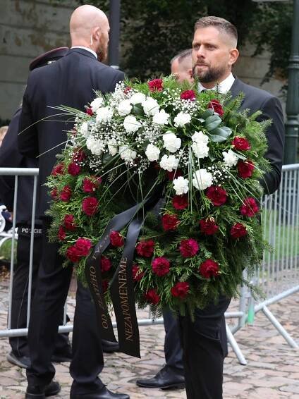Poslední rozloučení s Vašem Patejdlem (†68): Věnce za statisíce! Kam je dají?