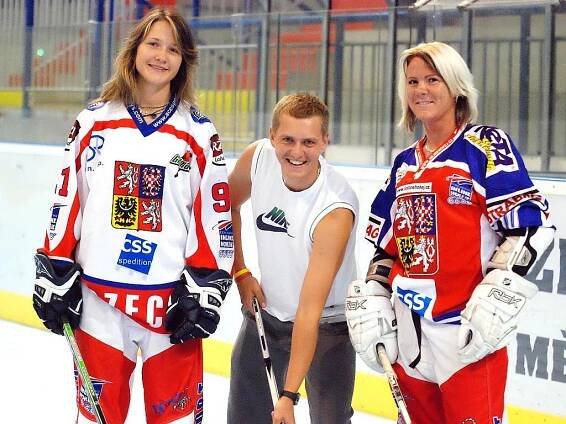 Českou vlajku při zahájení zimní olympiády nesla bývalá kolínská hokejistka