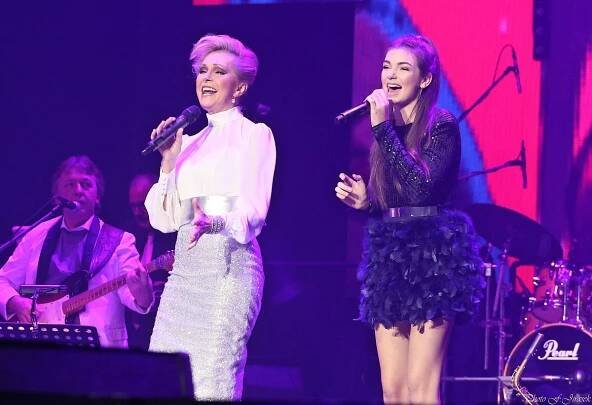 OBRAZEM: Helena Vondráčková slavila v O2 Areně ve velkém stylu