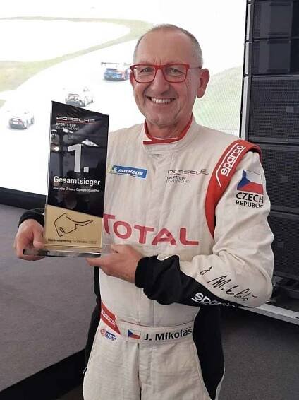 Jaroslav Mikoláš po triumfu v seriálu Porsche Cup v Hockenheimu.