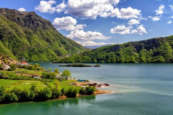 Navštivte Albánii, neprávem opomíjenou letní destinaci
