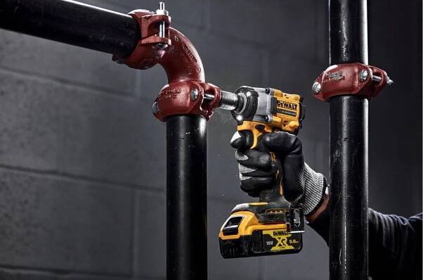 DeWALT DCF922P2T 2x 5,0 Ah + nabíječka + kufr