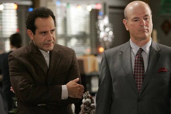 Tony Shalhoub, Larry Miller - Můj přítel Monk - Pan Monk a muž, který postřelil Santa Clause - Z filmu