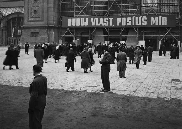 Buduj vlast, posílíš mír. Tak vypadaly oslavy MDŽ za socialismu, pamatujete?