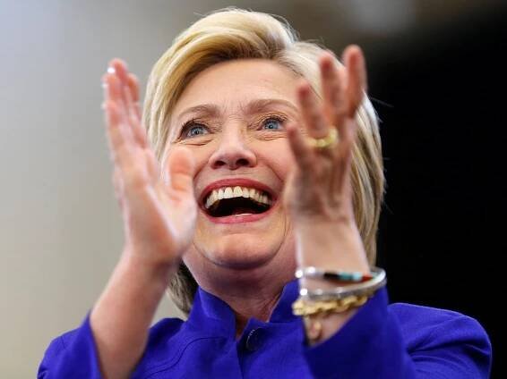 Hillary Clintonová vyhrála demokratické primárky, Sanders boj o prezidenta ještě nevzdal