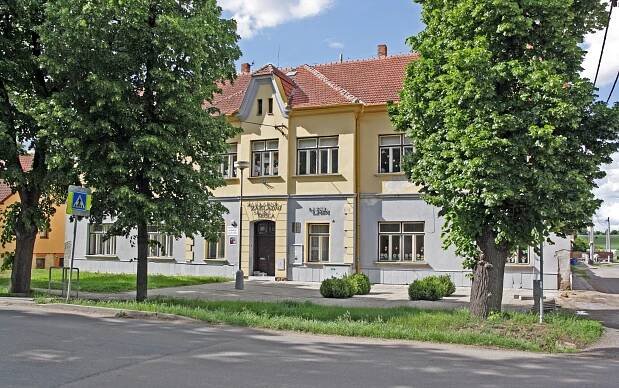 Soubor:Rajhradice škola.jpg – Wikipedie