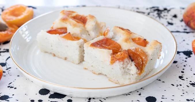 Fitness recept: Meruňkový hrnkový koláč se svěží chutí