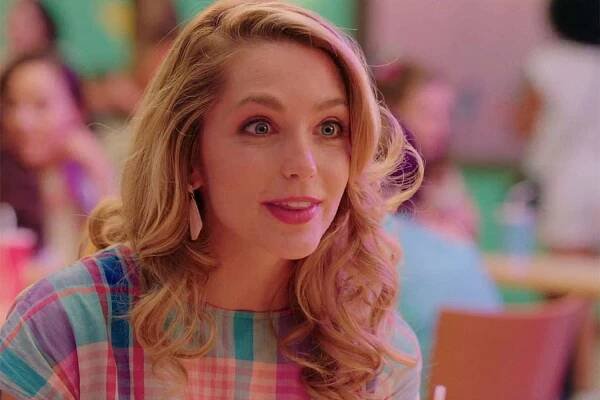 Jessica Rothe and Joshua Whitehouse Heat Up '80s Romance Valley Girl in Trailer for Colorful Remake