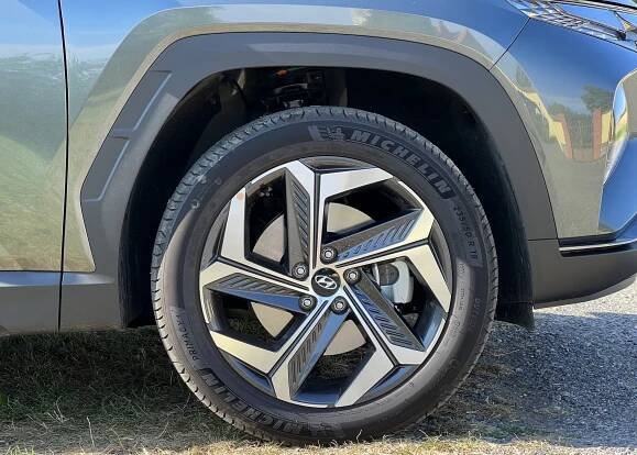 TEST: Hyundai Tucson 1,6 T-GDI PHEV 4x4 | MOTORVIZE.cz