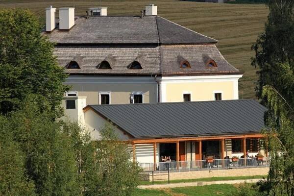 RESORT LISENSKY DVUR - Prices & Hotel Reviews (Snezne, Czech Republic)