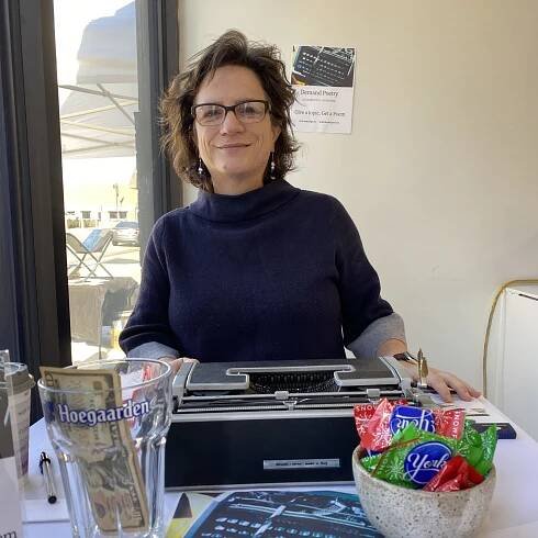 Hire a poet for a live event fundraiser. Demand Poet Elizabeth Howard