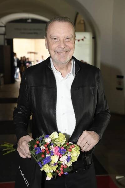 Bytu v Malaze, kam létal s Hankou, se Štefan Margita nezbavil a ani v Praze není sám: Snažím se být v pohodě, řekl pěvec