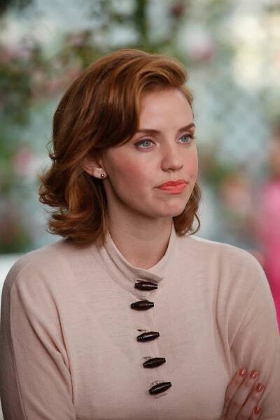 Pan Am - Mince ve fontáně - Z filmu - Kelli Garner