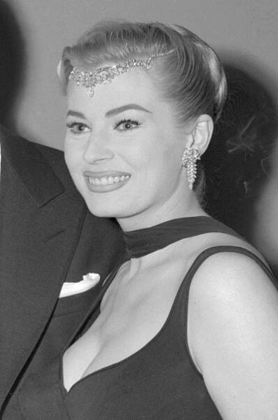 Súbor:Morris Stoloff, Vincent Price, Anita Ekberg 1958.jpg – Wikipédia
