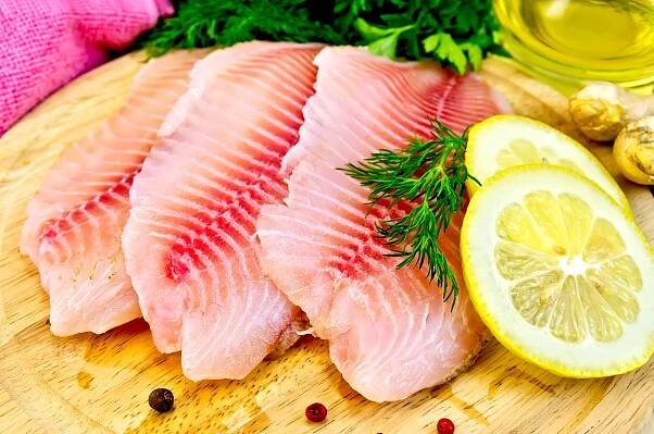 Tilapia filé s olejem a citrónem — Stock obrázek