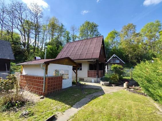 Zděná chata po rekonstrukci, vlastní pozemek 388 m2, Nová Včelnice | Reality.iDNES.cz 