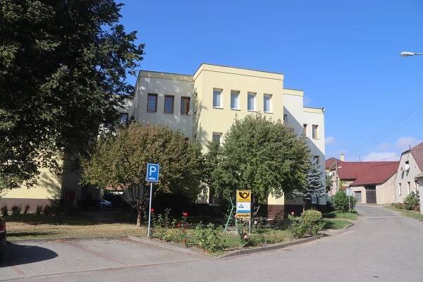 Soubor:Overview of post office in Rokytnice nad Rokytnou, Třebíč District.jpg