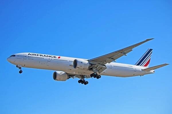 Modern Airliners - Boeing 777 Specs of this giant twin