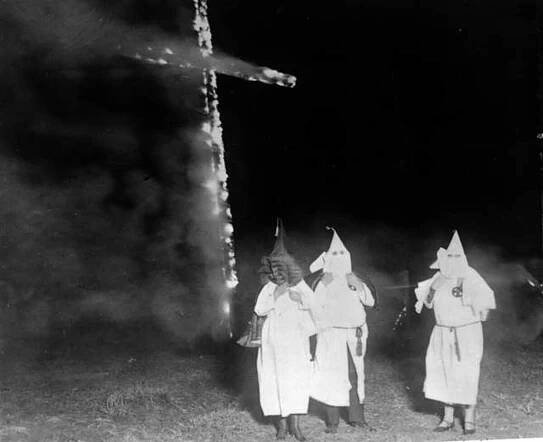 Anonymous v USA zveřejňují identitu lidí napojených na Ku-klux-klan