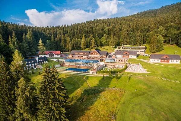 Hotel Horal letecky.