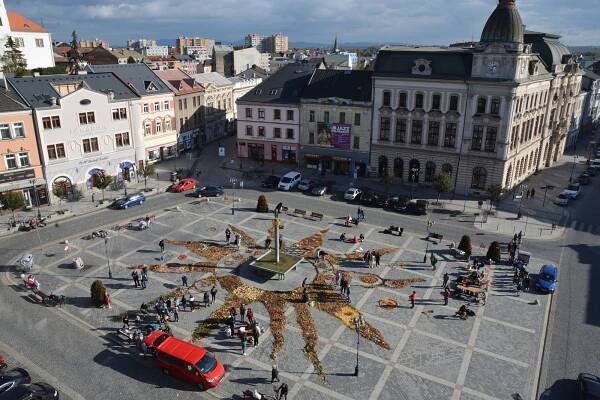 Masarykovo náměstí zkrášlí přírodní koberec. Land art oslaví 120 let Michalova