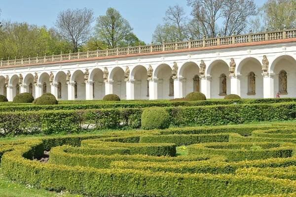 Unikátní zahrady a zámek v Kroměříži lákají turisty i filmaře. Na seznamu UNESCO jsou dvacet let