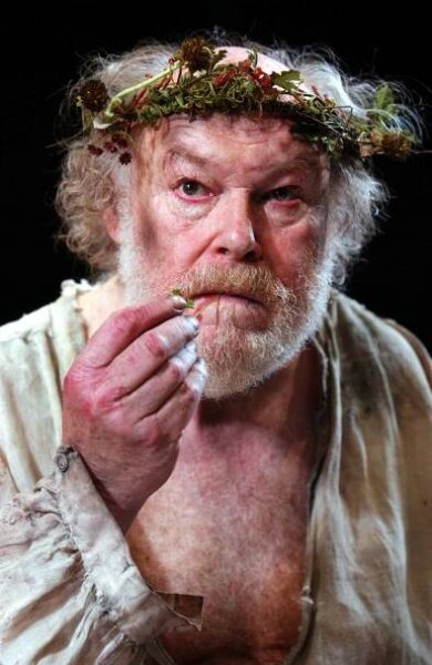 Zemřel herec Timothy West (†90), známý z Poirota či Vražd v Midsomeru