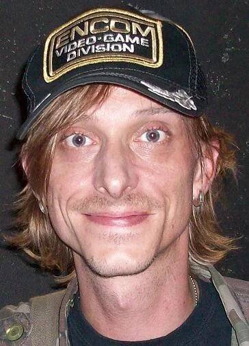 Mackenzie Crook – Wikipedia