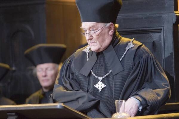 Zemřel herec Robert Hardy.