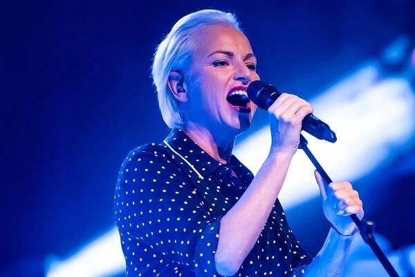 Martina Pártlová : kontakt : koncert. Úžasný hlas a hudební talent.