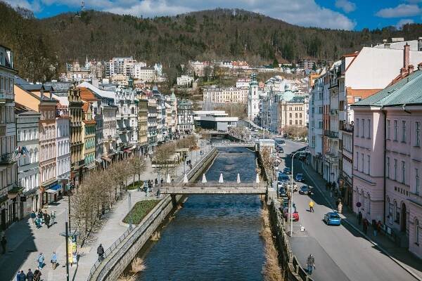 Karlovy Vary: unikát v počtu léčivých horkých pramenů. Exkluzivní procedury absolvoval i Masaryk