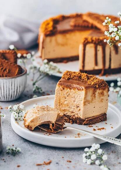 Cremiger Käsekuchen ohne Backen mit Lotus Biscoff Aufstrich und Keksen