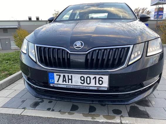 Bazar: prodej Škoda Octavia liftback 3 2.0 TDI 110 kW DSG L&K DPH automat, ojeté, nafta, rok 2018, barva černá metalíza