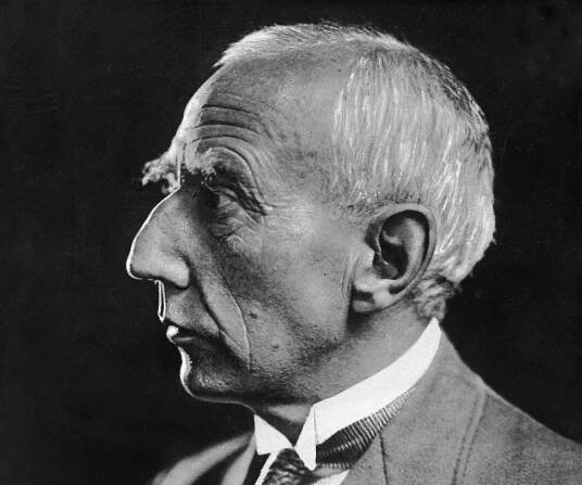 Roald Amundsen: Conquering the Poles