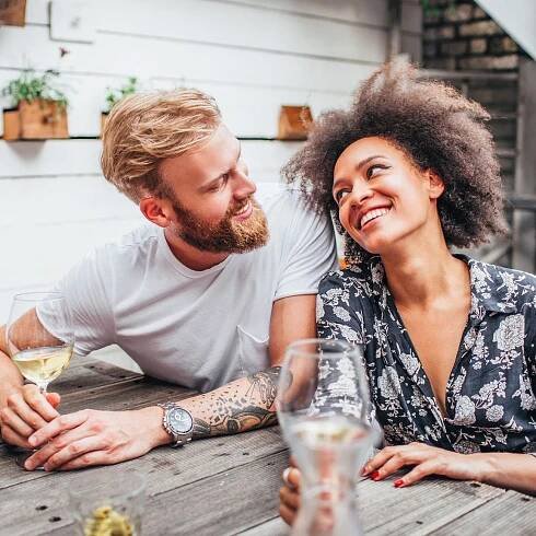 How to Date an Introvert When You're an Extrovert