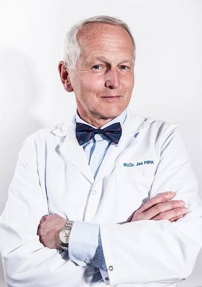 Uznávaný kardiochirurg prof. MUDr. Jan Pirk: Vánoční stres? Existuje jen jeden lék!
