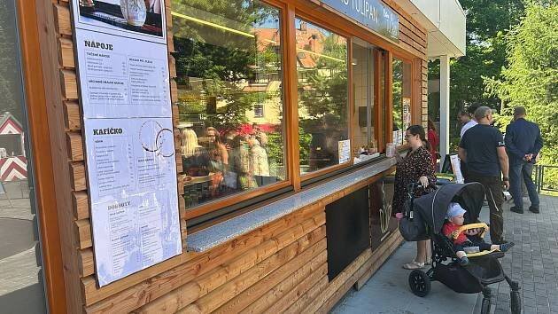 Bistro v dětském koutku láká na chuťovky, domácí limonády i saláty z hydroponie