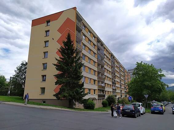 Pronájem pěkného bytu 2+1, ca 55m2, vl. kotelna na plyn, v Liberci, Jáchymovská ul., za 11.900,- Kč + spotřeby. - Firma
