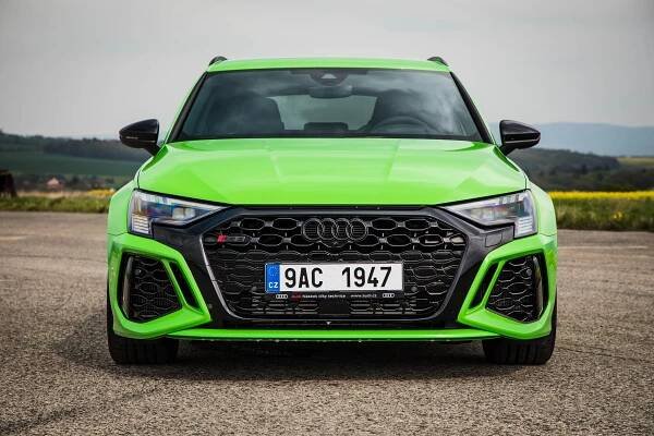 Nejnovější Audi RS 3 Sportback s pětiválcem s turbem je zelená šílenost za „rozumnou“ cenu