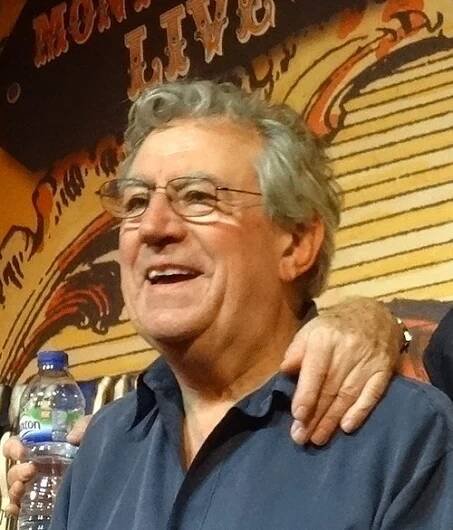 Soubor:Terry Jones Monty Python O2 Arena (cropped).jpg – Wikipedie
