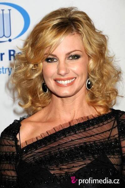 Faith Hill - celebrity účes - HappyHair