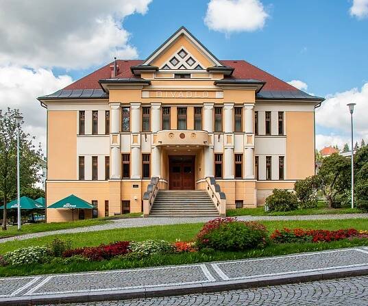 Červený Kostelec - Živéobce.cz